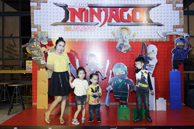 Hai quý tử nhà Xuân Bắc cùng loạt gia đình sao Việt đi xem phim - 5