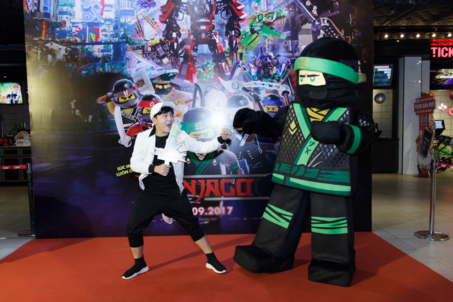 Hai quý tử nhà Xuân Bắc cùng loạt gia đình sao Việt đi xem phim - 9