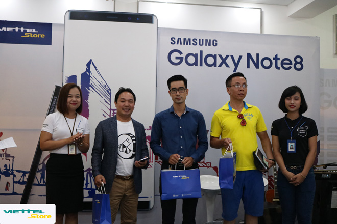5000 máy Note 8 đã bán ra trong ngày đầu tiên mở bán tại Viettel Store - 5