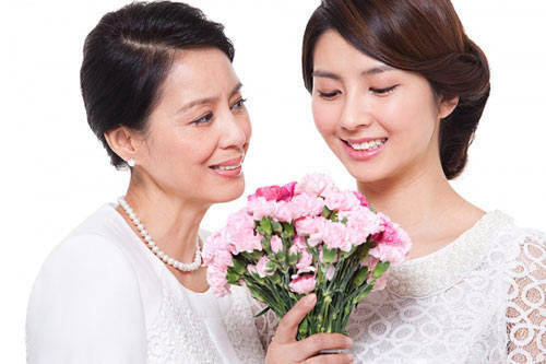 Mẹ chồng nằng nặc đòi ngủ cùng con dâu bởi lý do chẳng ai ngờ tới - 1