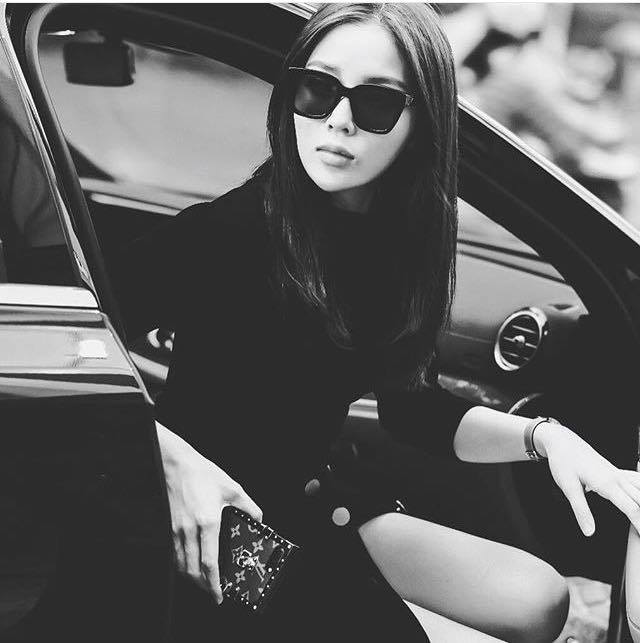 Hoàng Thùy Linh xứng danh "đệ nhất mỹ nữ" với khoảnh khắc xuống xe siêu đẹp - 1