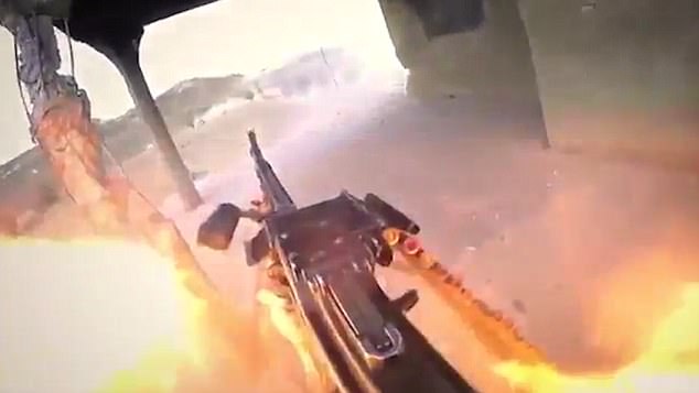 Video khủng bố IS đang xả súng máy thì bị trúng lựu đạn - 1