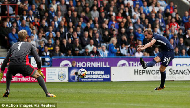 Huddersfield - Tottenham: Siêu sao trừng phạt sai lầm - 1