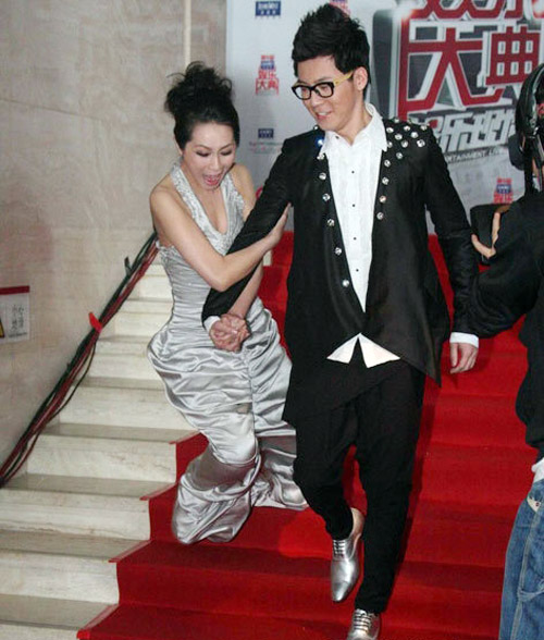 Mỹ nhân Cbiz khổ sở vì váy lượt thượt - 8