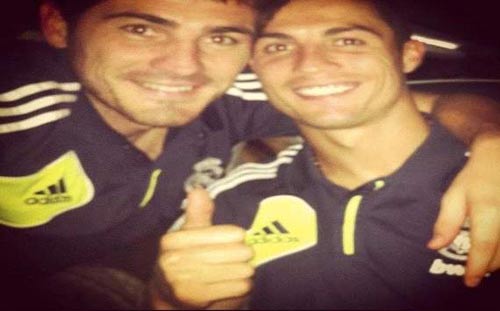 Casillas lại “thờ ơ” với Ronaldo - 1