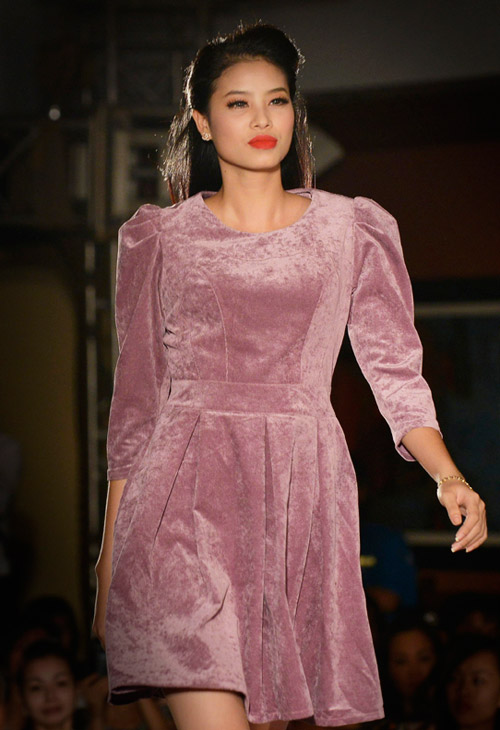 Hồng Quế gây sốc vì mặc hở hang - 7