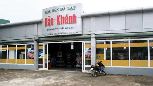 Cò "mứt" hành hung hướng dẫn viên du lịch - 1
