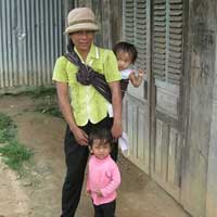 Tin tức trong ngày - Gái nghèo ế vì tục "bắt chồng"