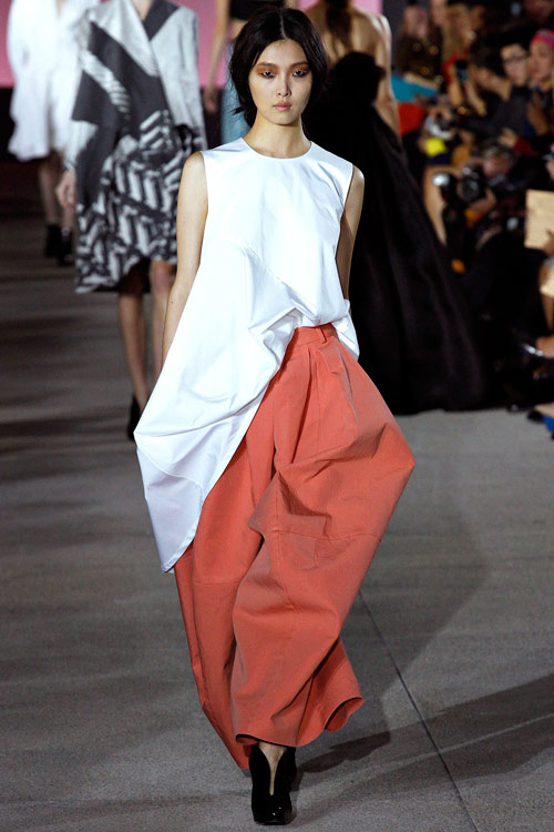 Dấu ấn văn hóa Nhật ở sàn catwalk Paris - 5