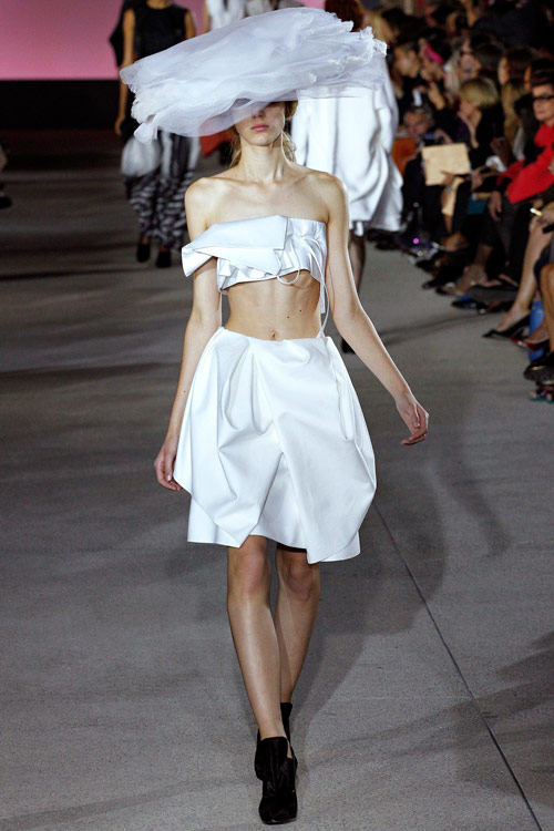 Dấu ấn văn hóa Nhật ở sàn catwalk Paris - 14