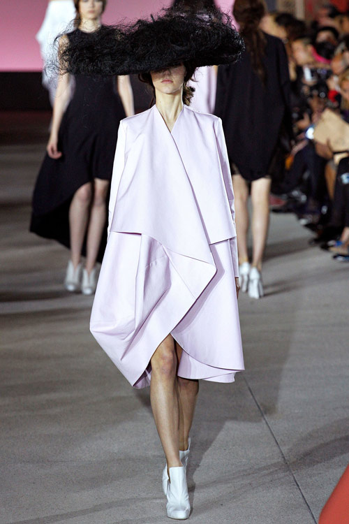 Dấu ấn văn hóa Nhật ở sàn catwalk Paris - 2