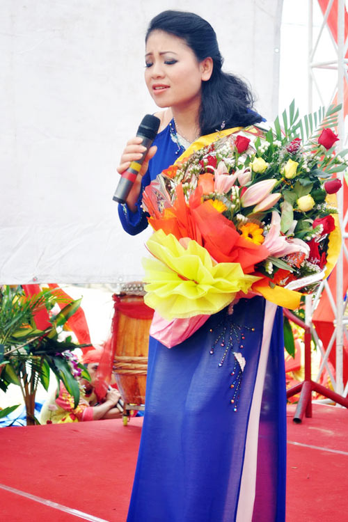 Hoa hậu Ngọc Hân điệu đà tóc tết - 8