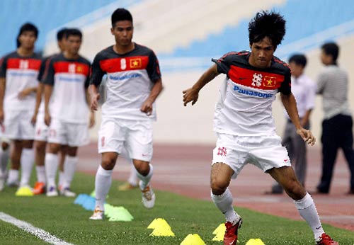 ĐT Việt Nam lại bị “bể sô” đá giao hữu - 1