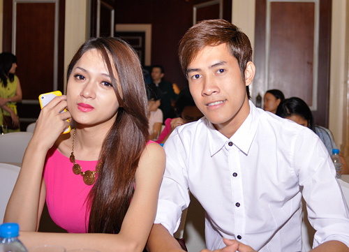 Hương Giang khoe lưng thon nữ tính - 6