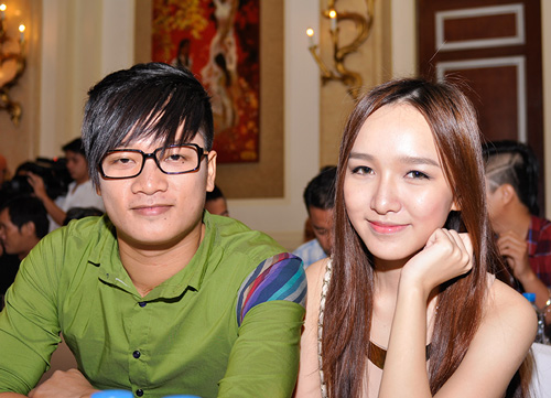 Hương Giang khoe lưng thon nữ tính - 14