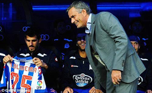 Mou nói “không” với ghế của Ferguson - 1