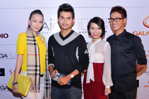 Bảo Anh rạng rỡ đi xem phim giữa tâm bão - 18