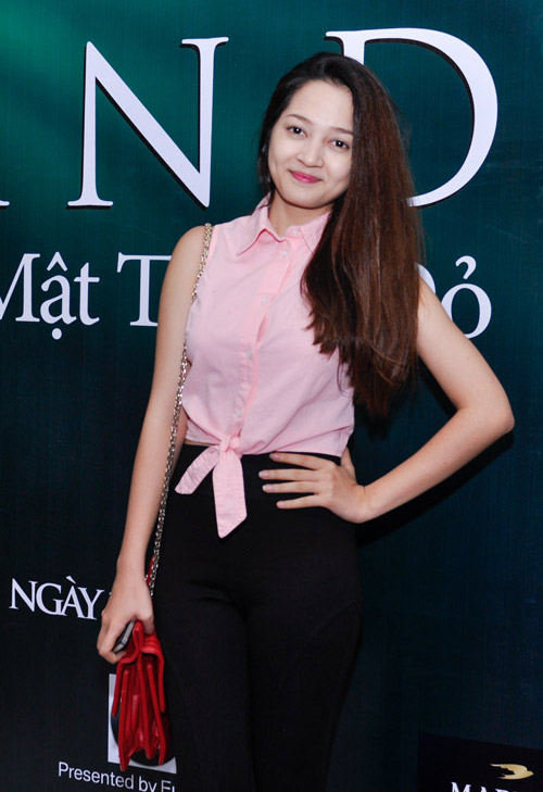 Bảo Anh rạng rỡ đi xem phim giữa tâm bão - 2