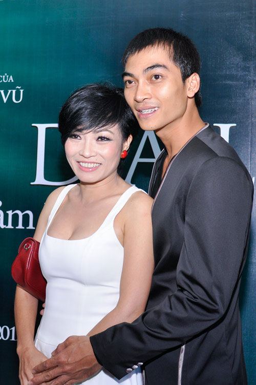 Bảo Anh rạng rỡ đi xem phim giữa tâm bão - 8