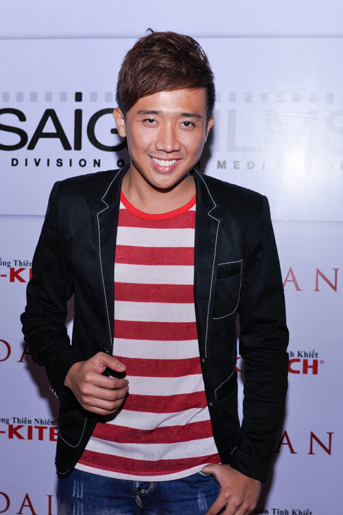 Bảo Anh rạng rỡ đi xem phim giữa tâm bão - 15