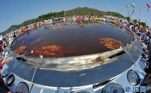 Nồi bún ốc to nhất thế giới - 1