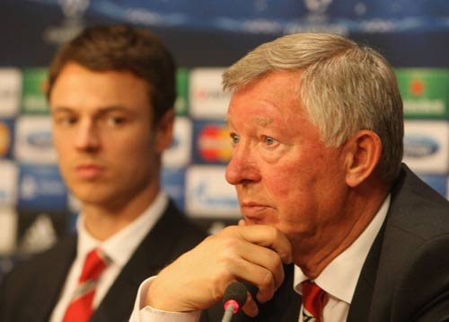 Sir Alex lo ngại hàng thủ trước trận gặp Cluj - 1