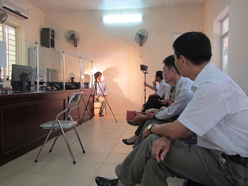 CMND cũ sẽ bị cắt góc, đục lỗ - 1