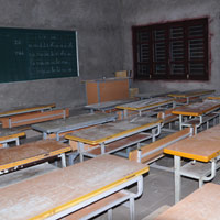 Tin tức trong ngày - HN: Trần lớp học rơi trúng đầu học sinh