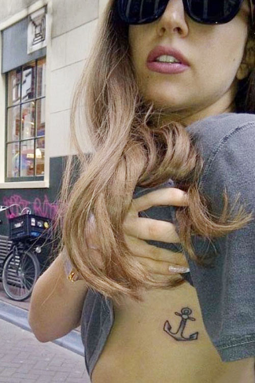 Mỹ nhân Hollywood thích xăm ở ngực - 3