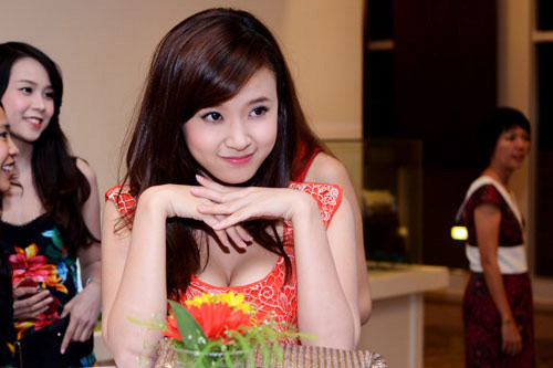 Vòng 1 thất thường của 3 kiều nữ châu Á - 8