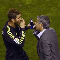 Bóng đá - Ramos khiêu khích Mou: Real đang loạn
