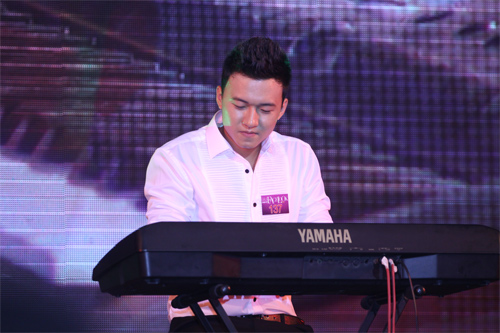 Nữ sinh Nhân văn hóa nàng Mông xinh đẹp - 4
