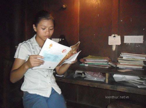 Cha 9 năm cõng con bại liệt đi tìm chữ - 4