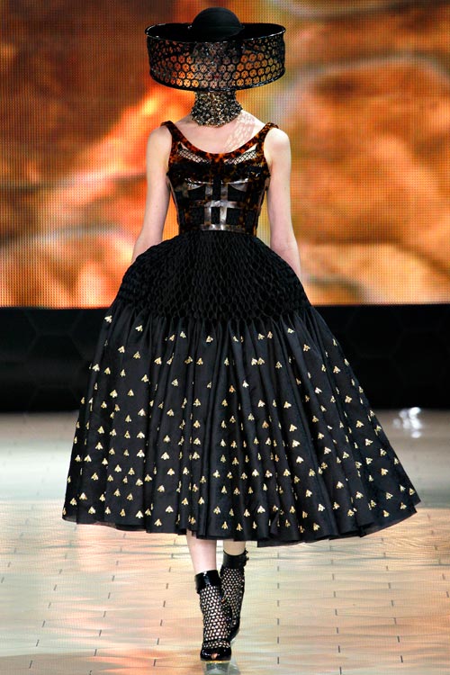 Nàng tiên ong đầy sắc của McQueen - 3