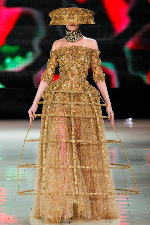 Nàng tiên ong đầy sắc của McQueen - 5