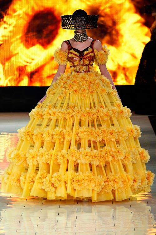 Nàng tiên ong đầy sắc của McQueen - 6