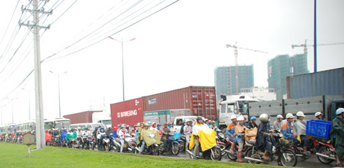 Kẹt xe 7 giờ liên tục trên xa lộ Hà Nội - 3