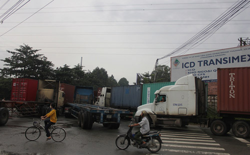 Kẹt xe 7 giờ liên tục trên xa lộ Hà Nội - 5