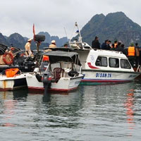 Tin tức trong ngày - Lật xuồng trên vịnh Hạ Long, 5 người chết