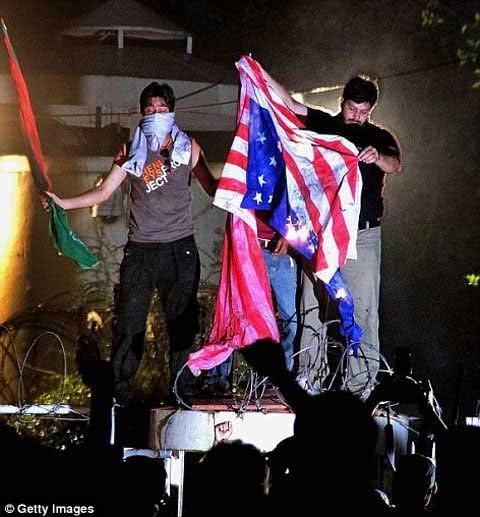 Pakistan: Kiếm bội tiền nhờ bán cờ Mỹ - 3