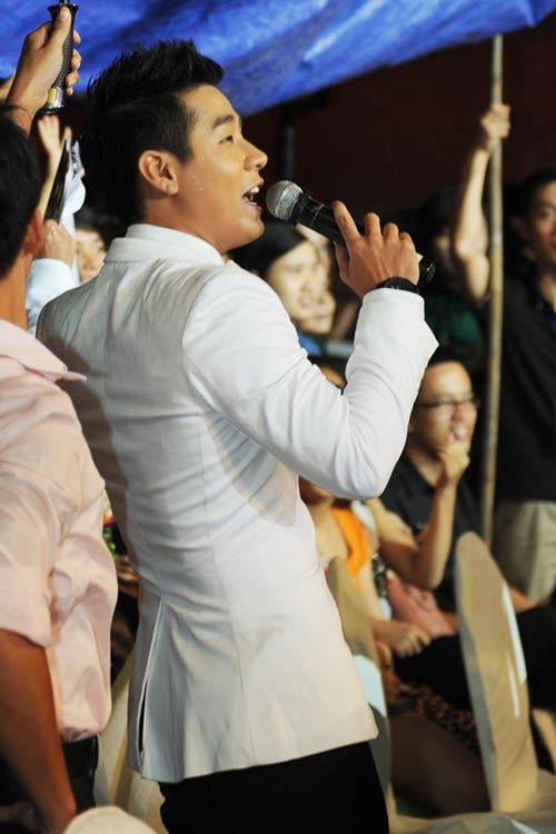 Tứ đại mỹ nhân đội mưa hát sung - 11