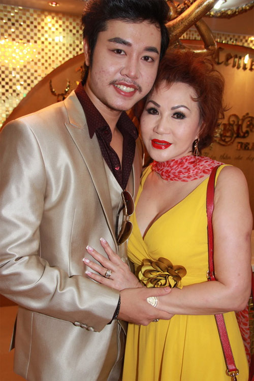 Mệt lắm, showbiz Việt ơi! - 4