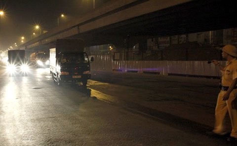 Xem CSGT bóc mẽ "chiêu trò" của lái xe - 10