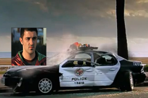 Video: David Villa phá nát xe cảnh sát - 1