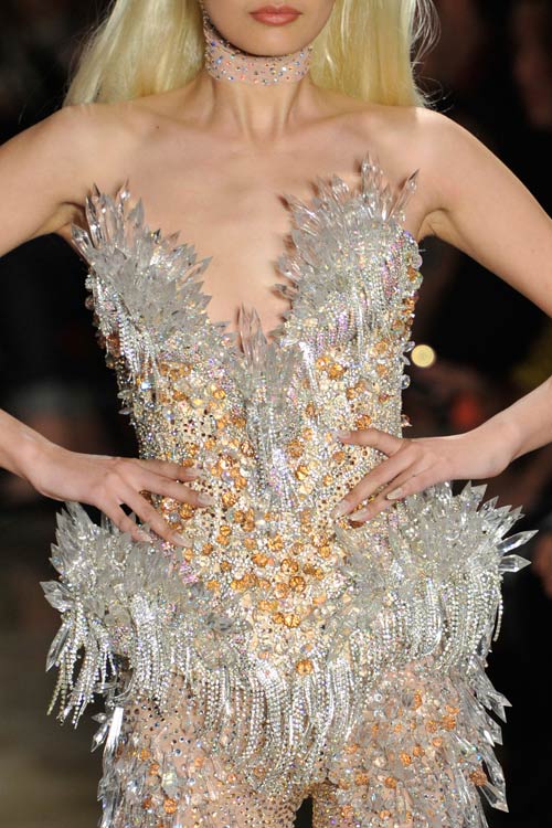 Thiết kế viết tiếp lịch sử thời trang - 14