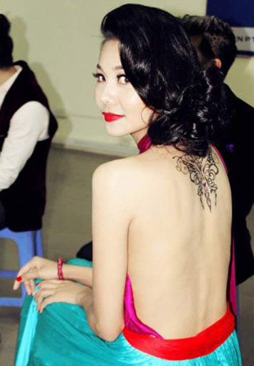 7 tấm lưng mướt mắt nhất showbiz Việt - 6