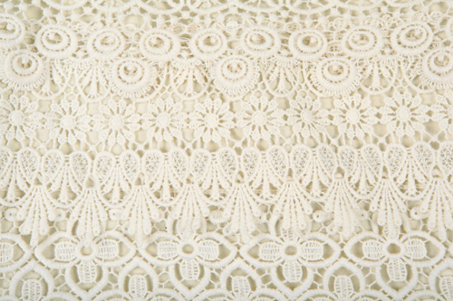 Cập nhật 5 mẫu váy ren mốt nhất thu - 9