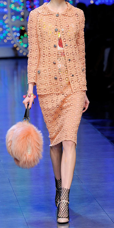 Cập nhật 5 mẫu váy ren mốt nhất thu - 13