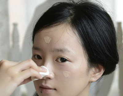 Trang điểm sành như siêu mẫu Thanh Hằng - 4