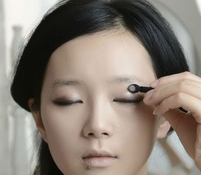 Trang điểm sành như siêu mẫu Thanh Hằng - 6